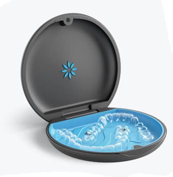 invisalign-clear-aligner-in-official-Invisalign-box Invisalign treatment in Singapore